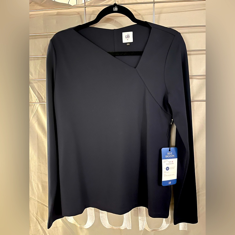Cabi Fall ‘22 Collection Contessa Tee in Classic Navy, size Medium.